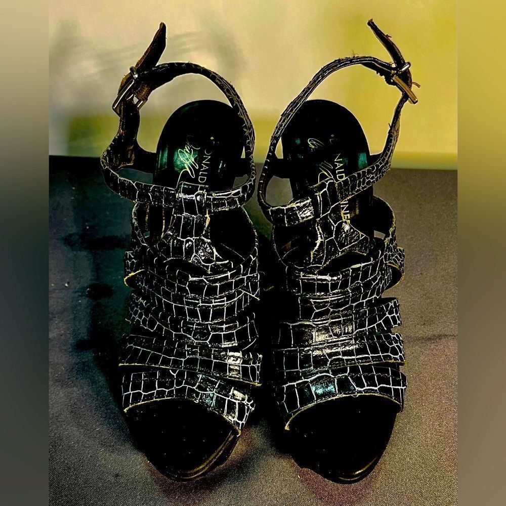 Donald J. Pilner - Blue/Black Reptile leather Sandals
